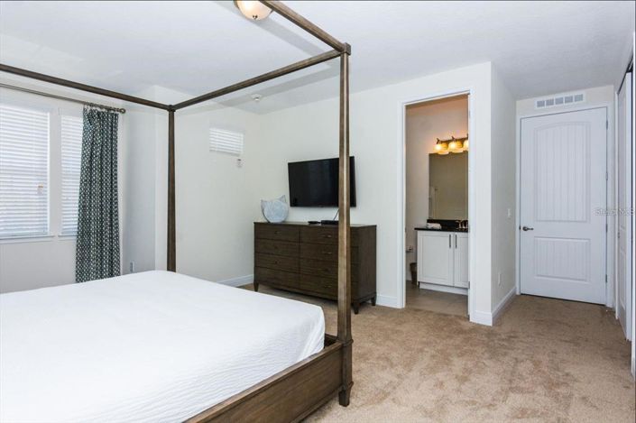 Image No.13-8 Bed Property for sale