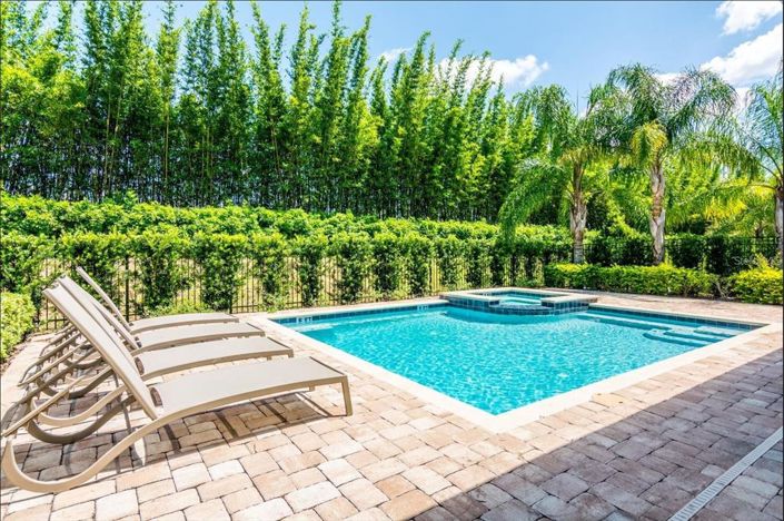 Image No.54-8 Bed Property for sale