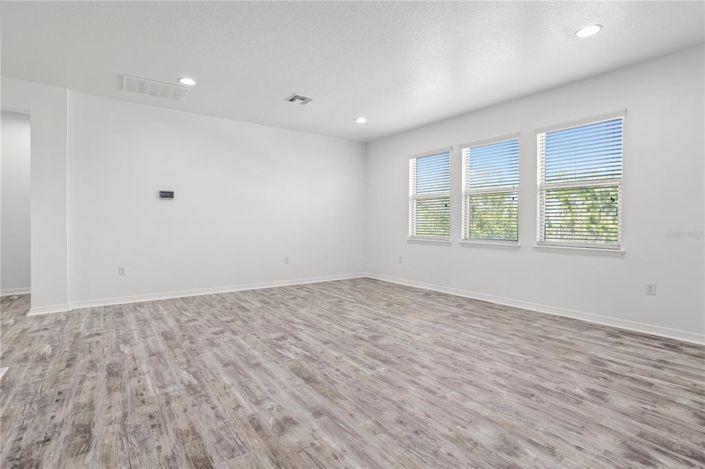 Image No.24-5 Bed Property for sale