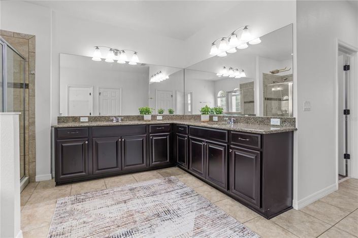 Image No.28-5 Bed Property for sale