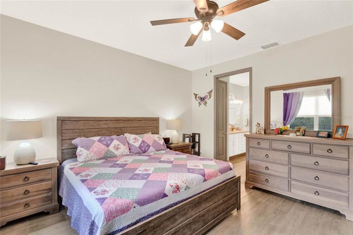 Image No.12-3 Bed Property for sale