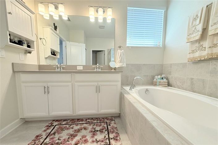 Image No.20-3 Bed Townhouse for sale