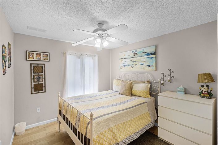 Image No.20-3 Bed Townhouse for sale