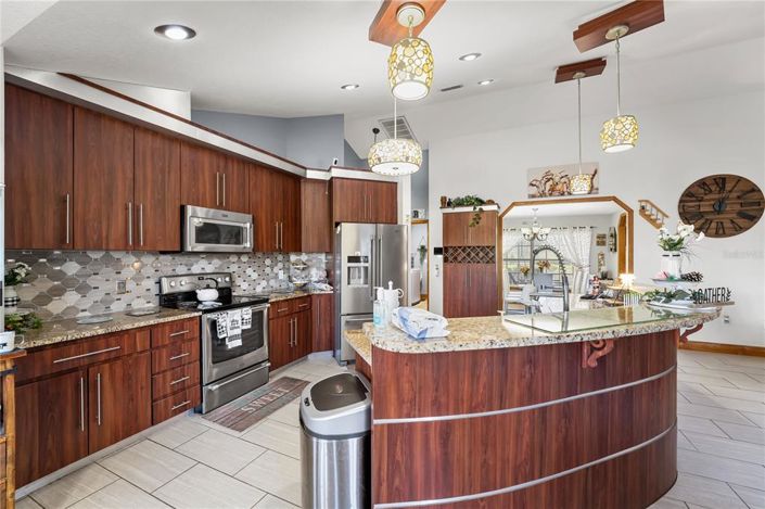 Image No.30-5 Bed Property for sale