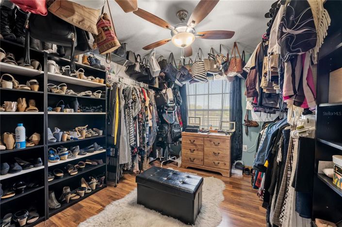 Image No.38-5 Bed Property for sale