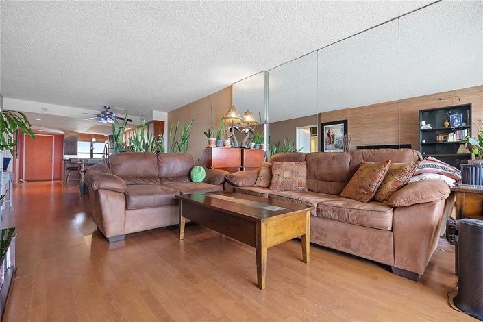 Image No.17-2 Bed Property for sale