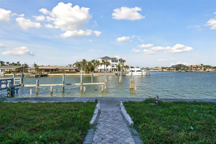 Image No.11-Propriété de 4 chambres à vendre à Treasure Island