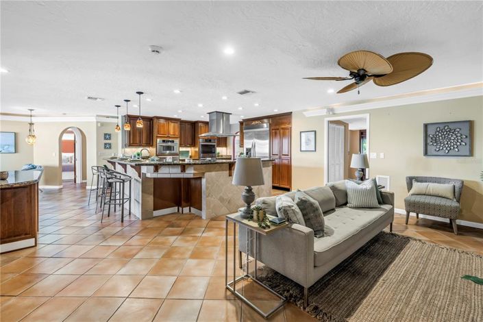 Image No.14-4 Bed Property for sale