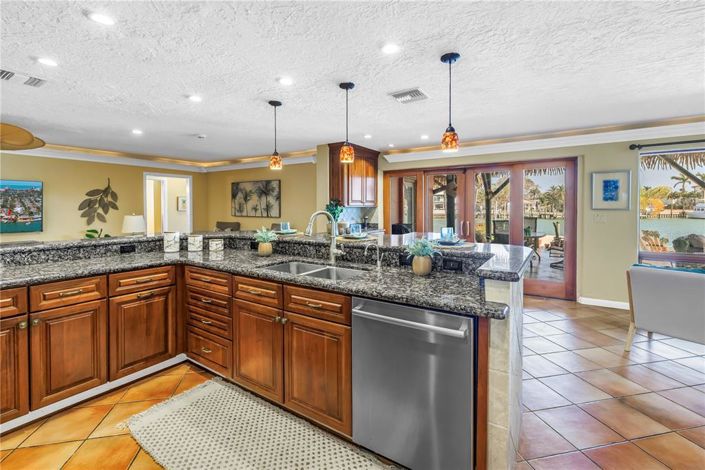 Image No.20-4 Bed Property for sale