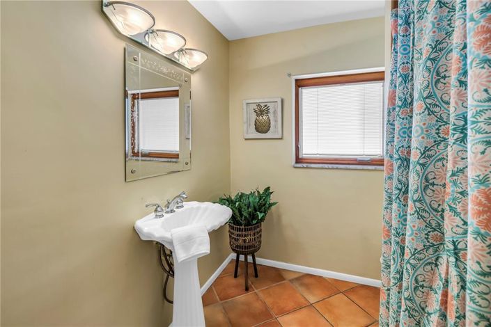 Image No.41-4 Bed Property for sale