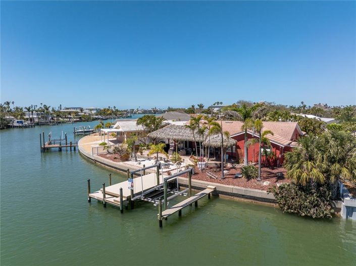 Image No.68-4 Bed Property for sale