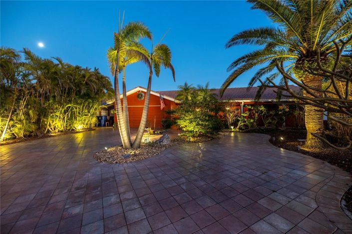 Image No.80-4 Bed Property for sale