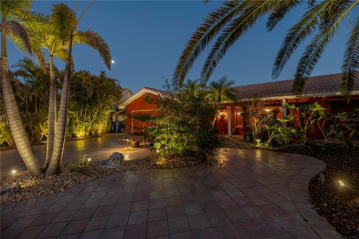 Image No.81-4 Bed Property for sale