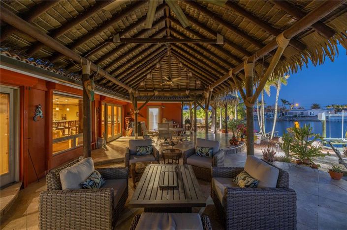 Image No.83-4 Bed Property for sale