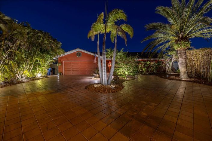 Image No.99-4 Bed Property for sale