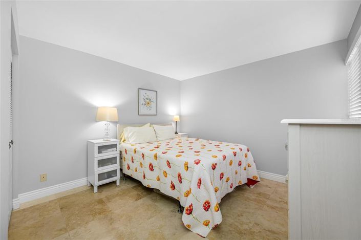 Image No.32-2 Bed Property for sale