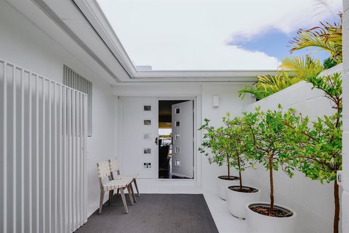 Image No.1-4 Bed Property for sale