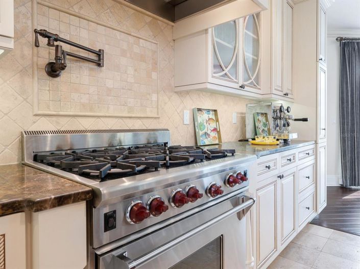 Image No.18-3 Bed Property for sale