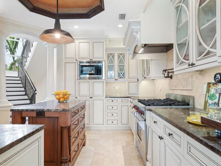 Image No.19-3 Bed Property for sale