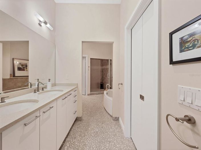 Image No.22-3 Bed Property for sale