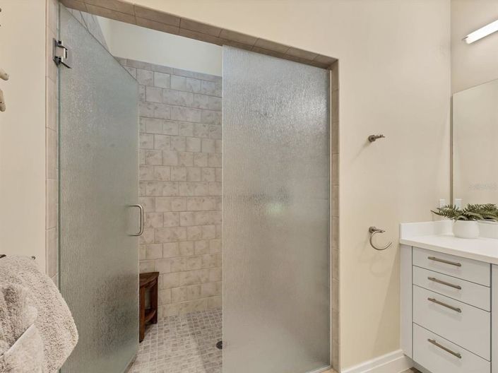 Image No.24-3 Bed Property for sale