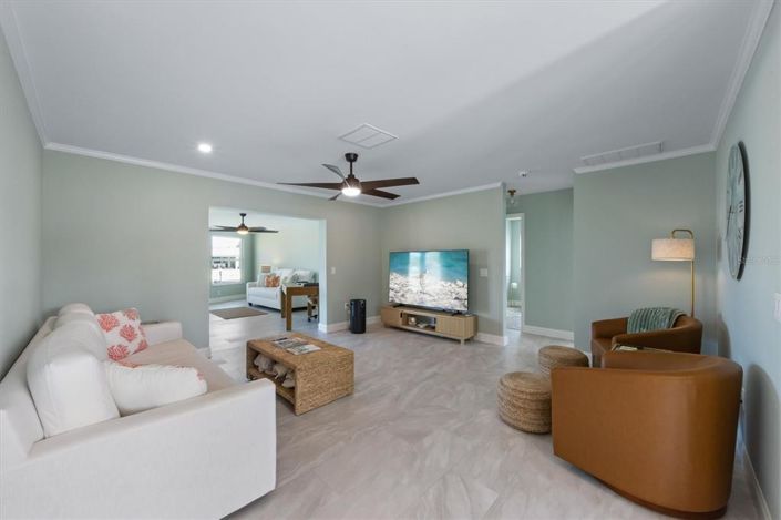 Image No.11-2 Bed Property for sale