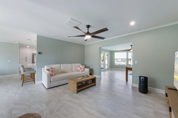 Image No.12-2 Bed Property for sale