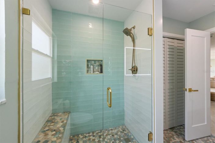 Image No.21-2 Bed Property for sale