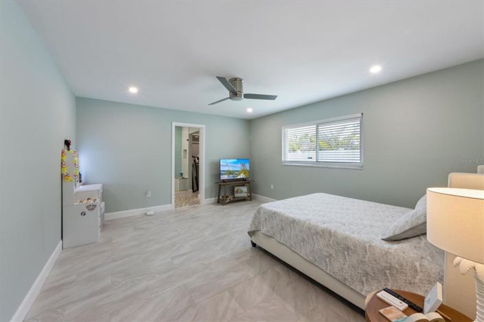 Image No.22-2 Bed Property for sale