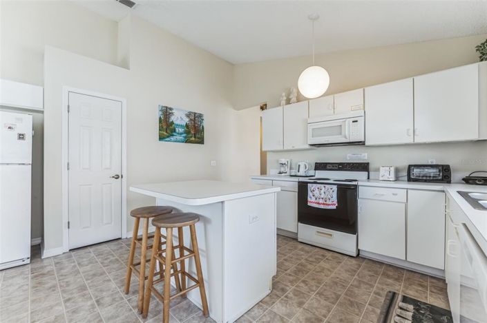 Image No.8-4 Bed Property for sale