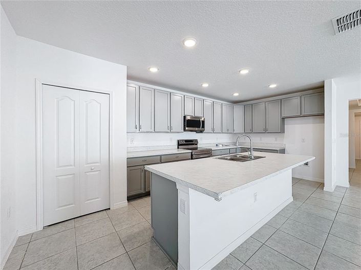 Image No.15-4 Bed Property for sale