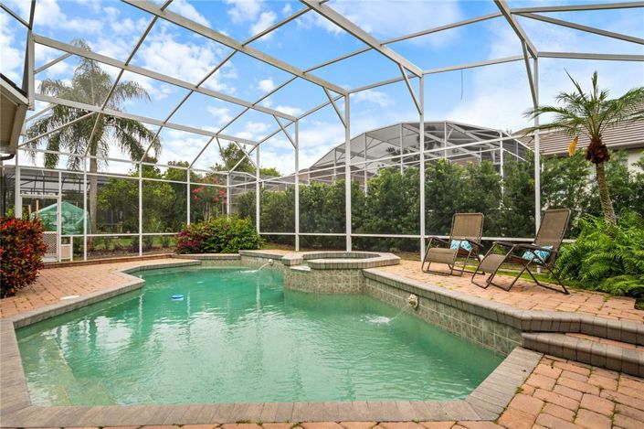 Image No.2-5 Bed Property for sale