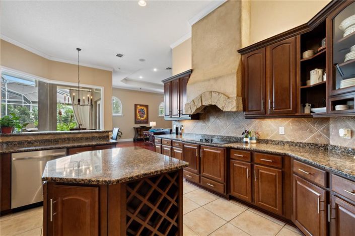 Image No.20-5 Bed Property for sale