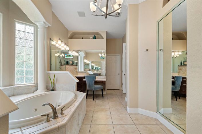 Image No.36-5 Bed Property for sale