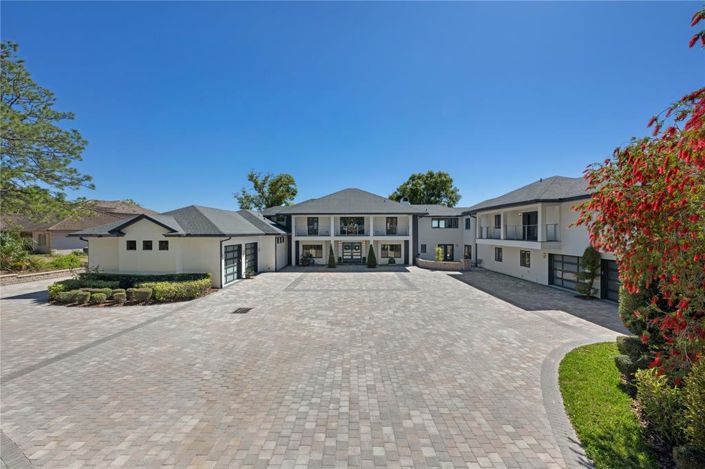 Image No.1-6 Bed Property for sale