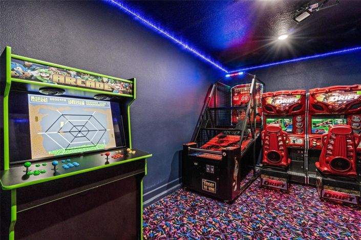 Image No.16-6 Bed Property for sale