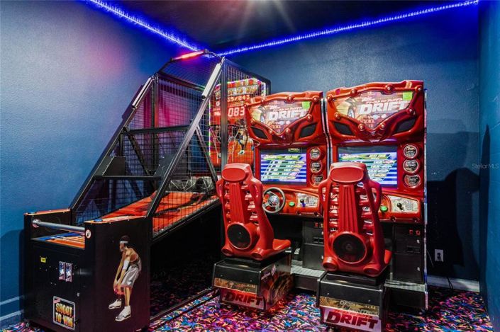 Image No.17-6 Bed Property for sale