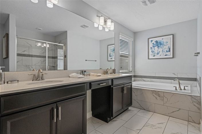 Image No.26-6 Bed Property for sale