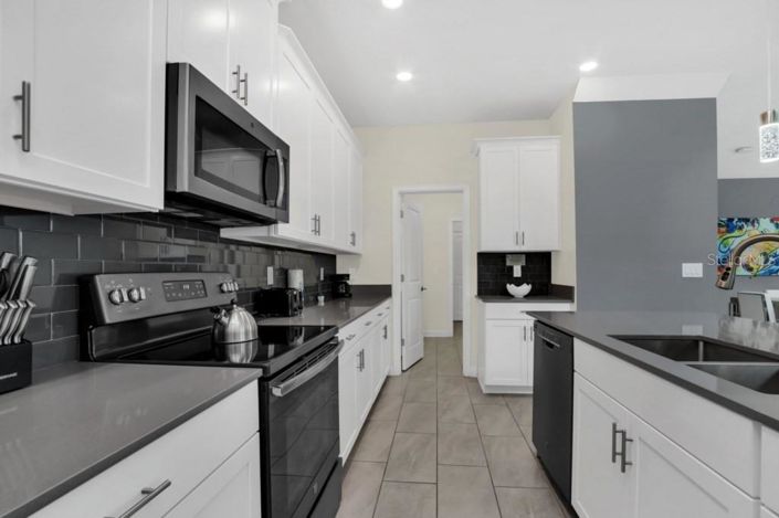 Image No.17-5 Bed Property for sale