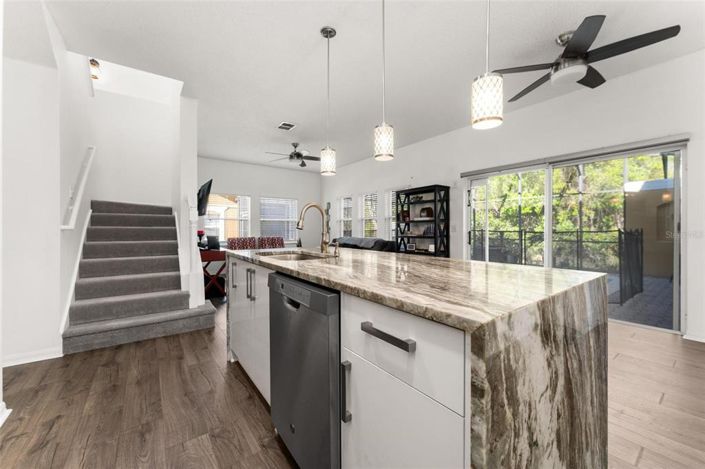 Image No.19-4 Bed Townhouse for sale