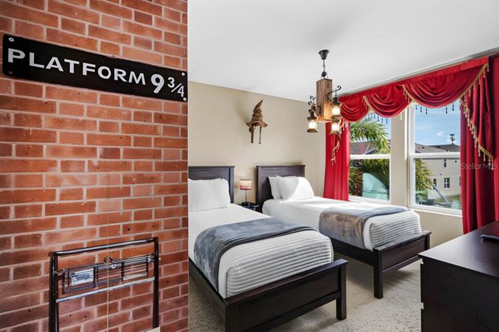 Image No.15-4 Bed Townhouse for sale