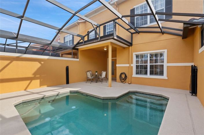 Image No.12-4 Bed Townhouse for sale