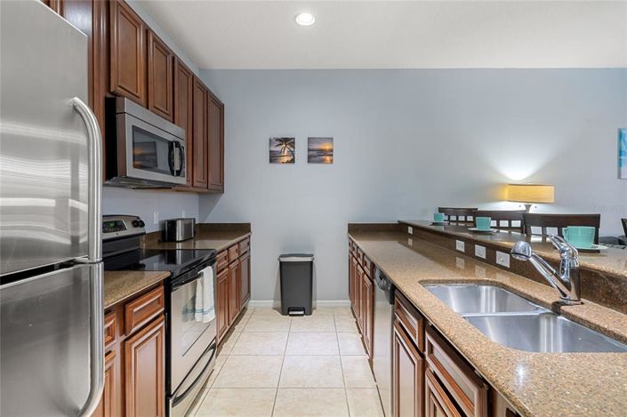 Image No.20-4 Bed Townhouse for sale