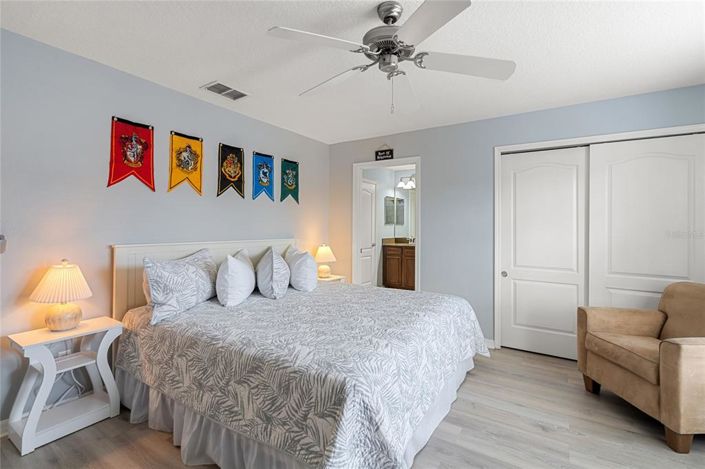 Image No.25-4 Bed Townhouse for sale