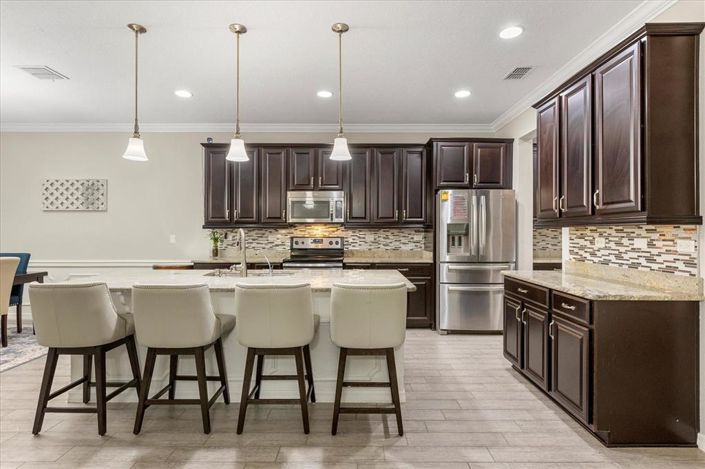 Image No.10-6 Bed Property for sale