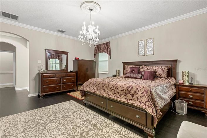 Image No.14-6 Bed Property for sale