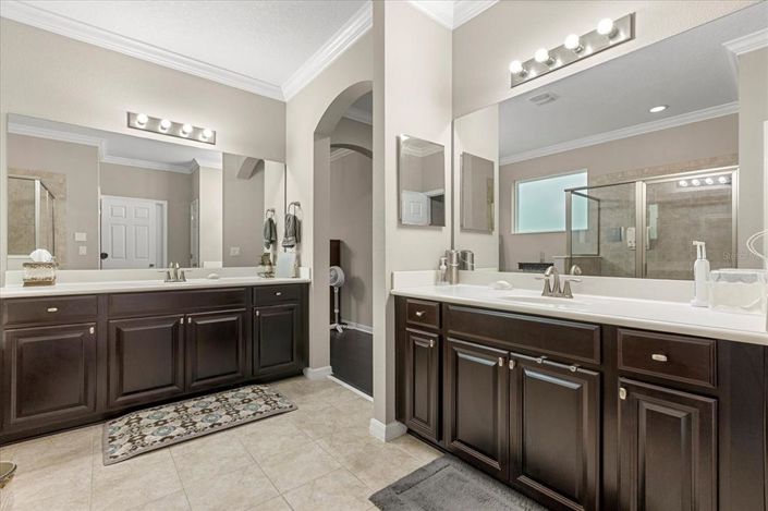 Image No.16-6 Bed Property for sale