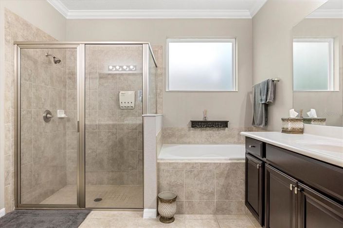 Image No.17-6 Bed Property for sale