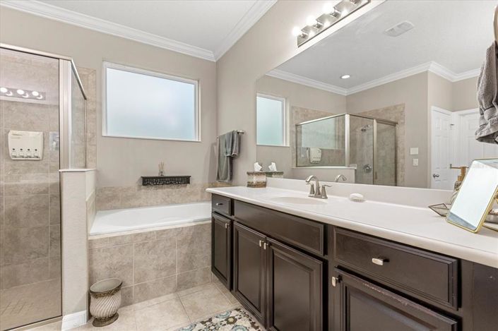 Image No.18-6 Bed Property for sale