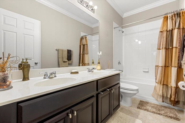 Image No.26-6 Bed Property for sale